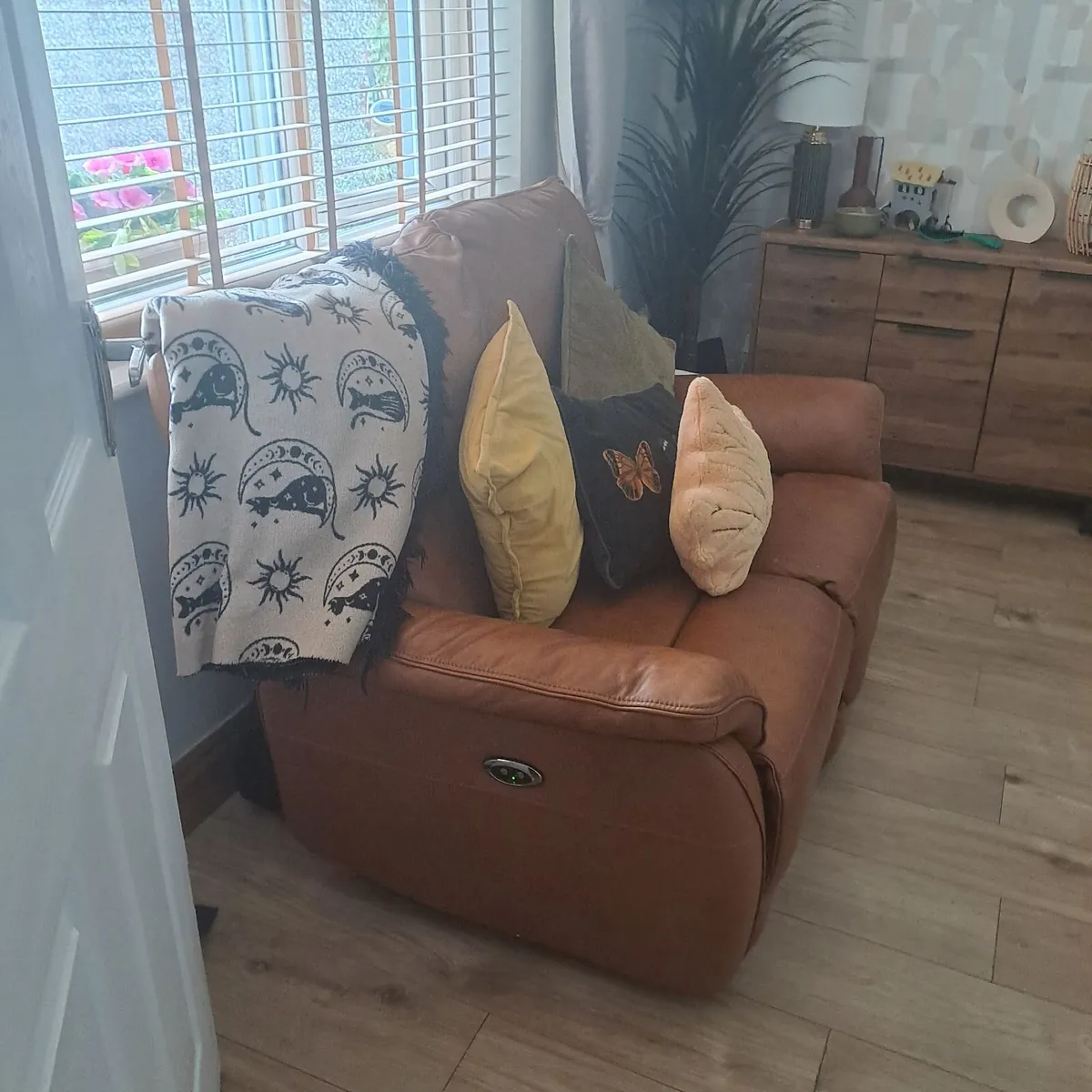 2 seater electric recliner - Image 1
