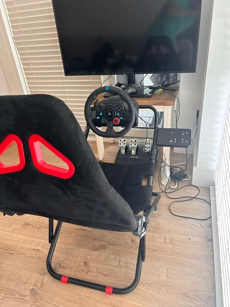 Racing Simulator Cockpit with Logitech G923 racing wheel and pedals - Image 4