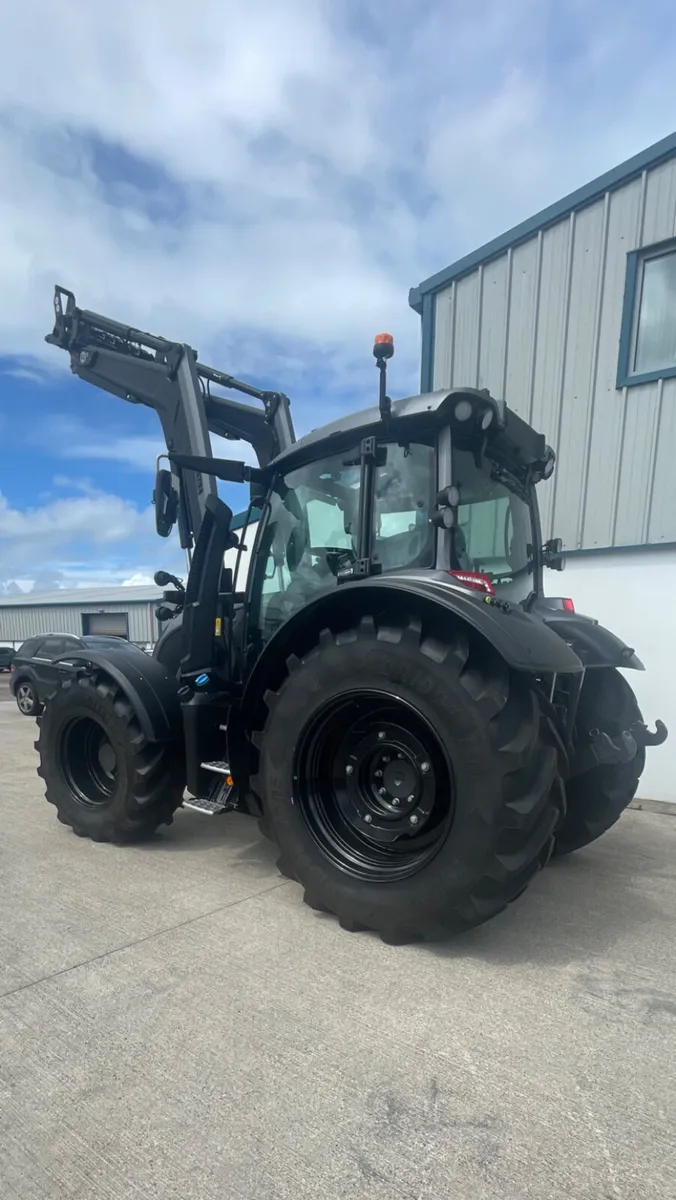 Valtra N175 Versu Unlimted Front Loader - Image 4