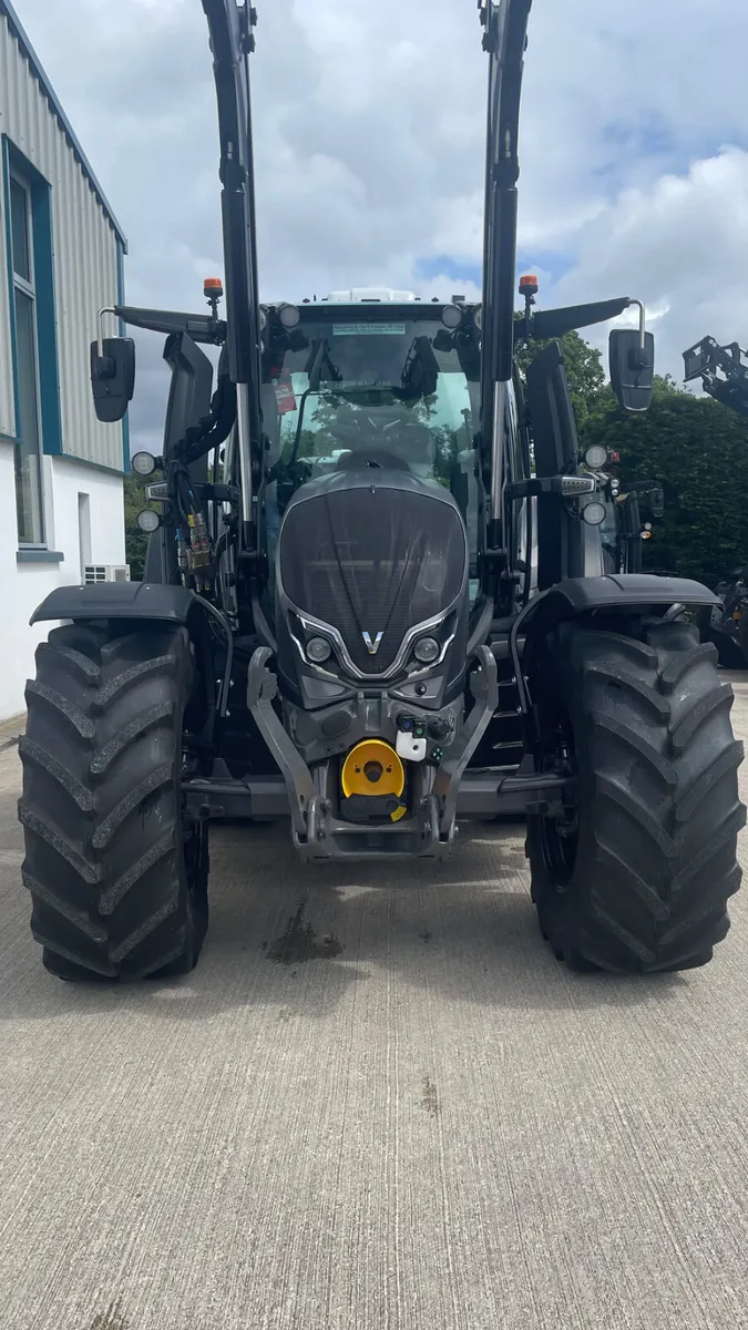 Valtra N175 Versu Unlimted Front Loader - Image 2