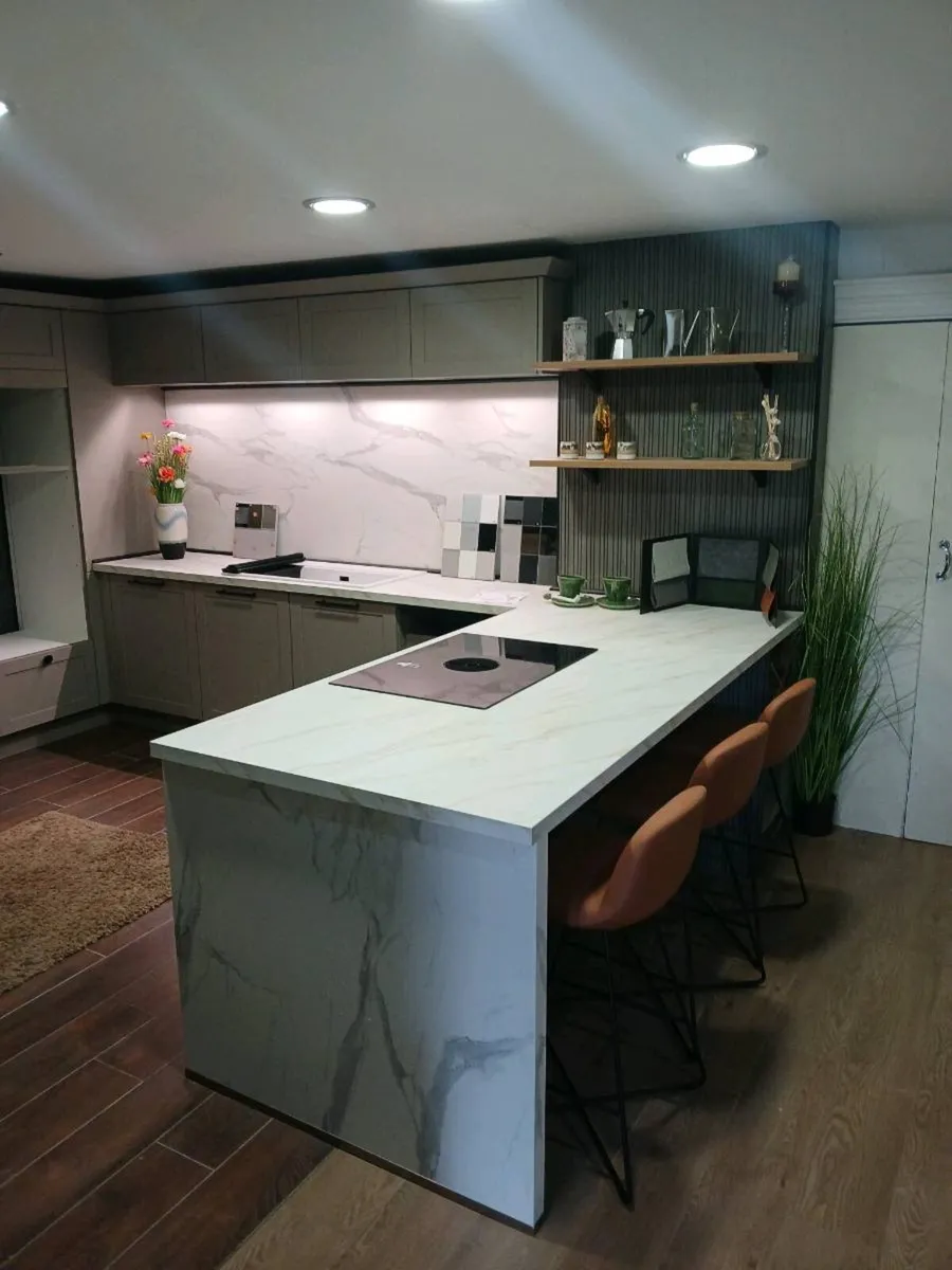 Showroom kitchen - Image 2