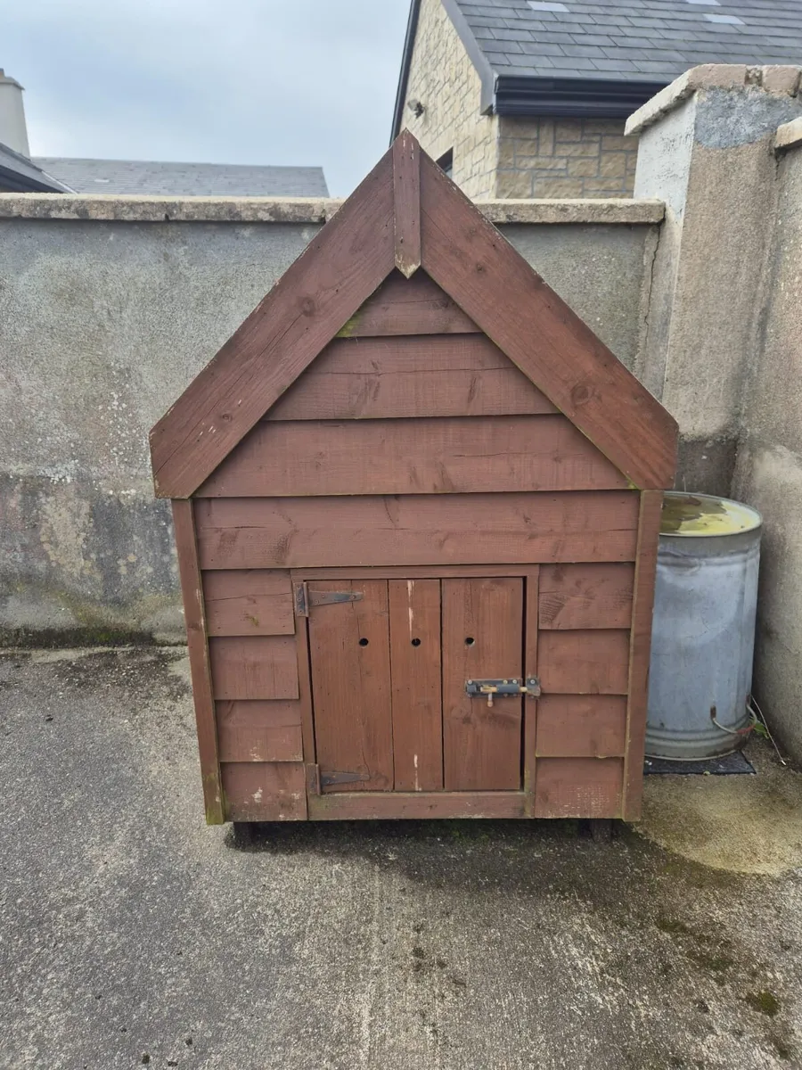 Dog kennel - Image 1