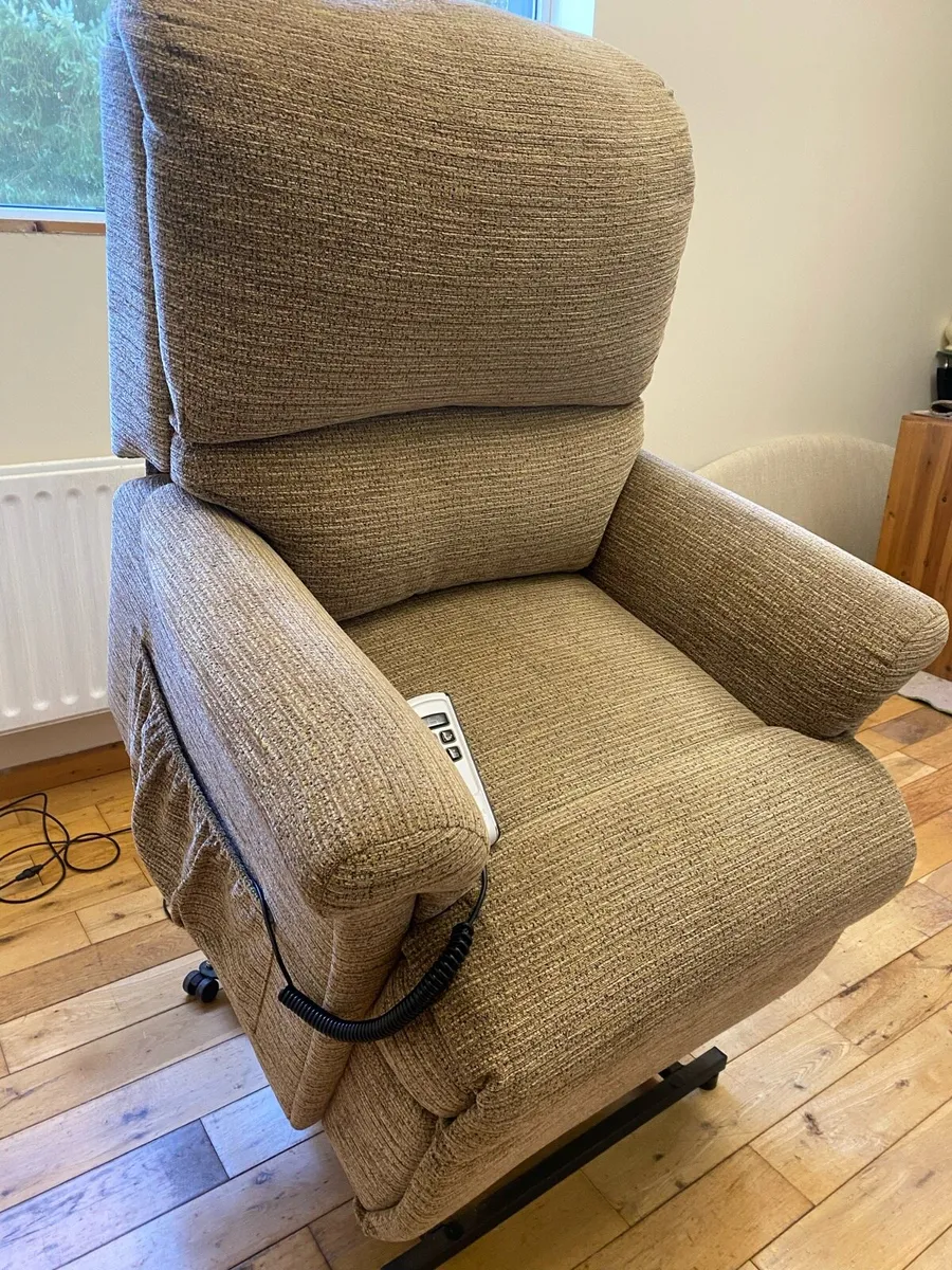 Sherborne Electric Dual Motor Recliner Chair - Image 2