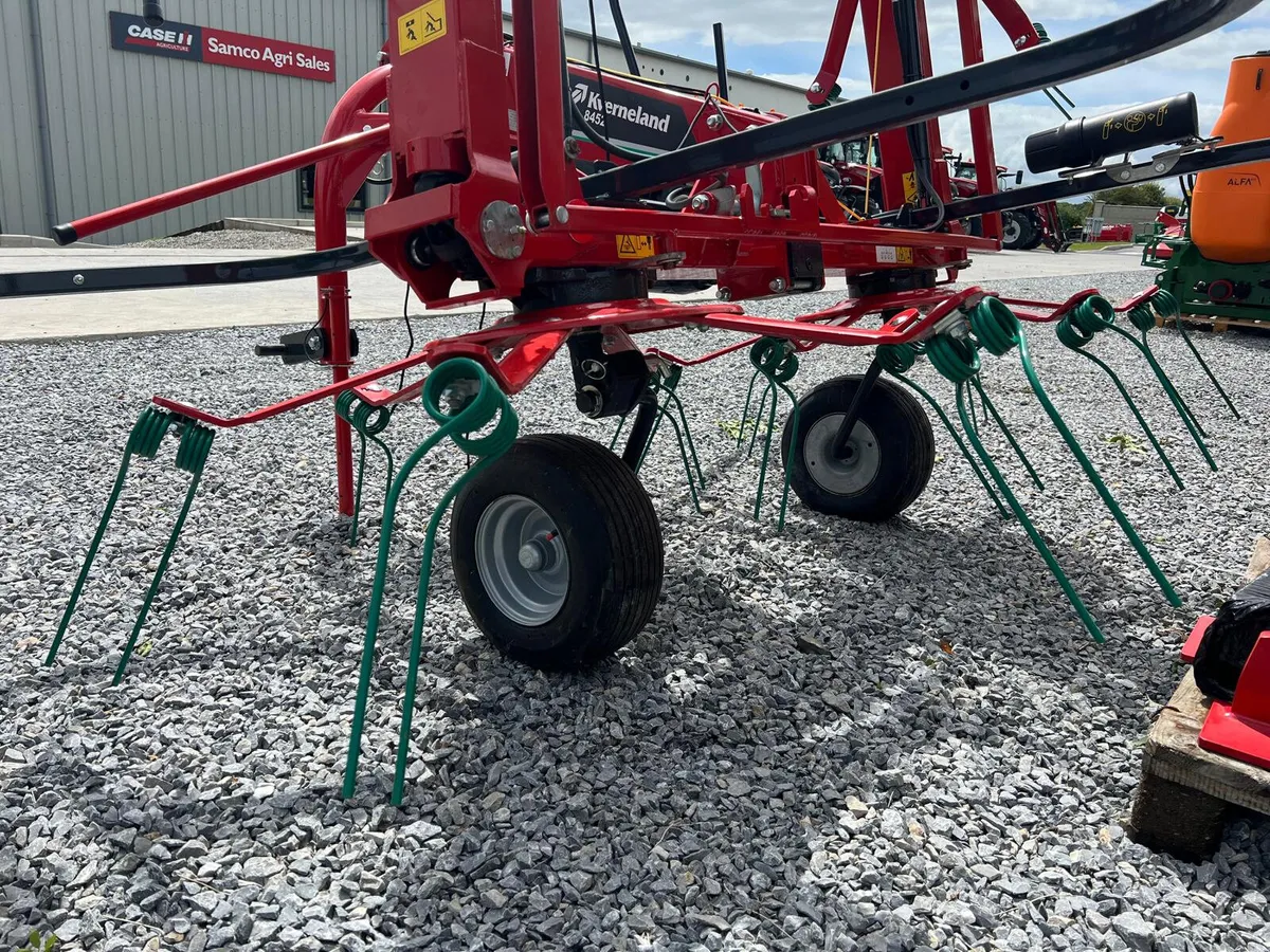 Kverneland 8452 Tedder (Aged Stock) - Image 3