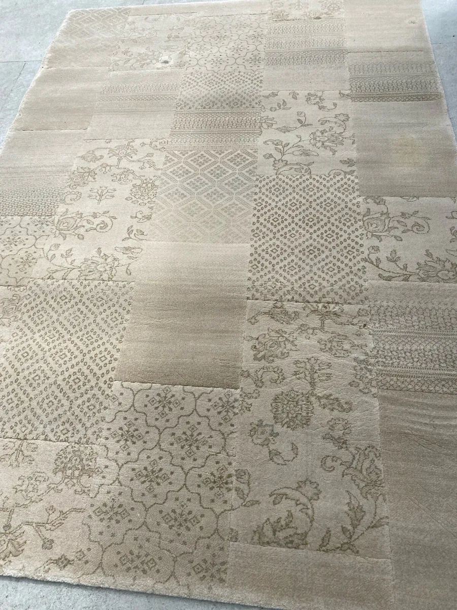 Large rug - Image 1