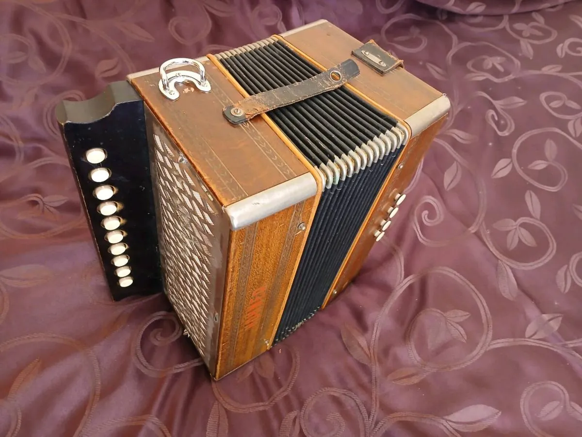 Accordion Melodeon - Image 1