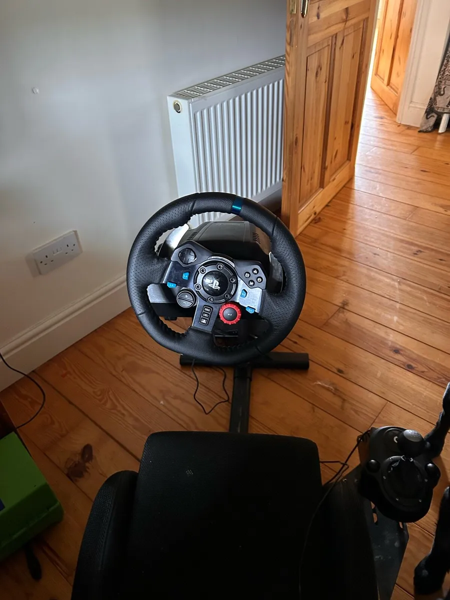 Logitech steering wheel pedals gear shift playseat - Image 3
