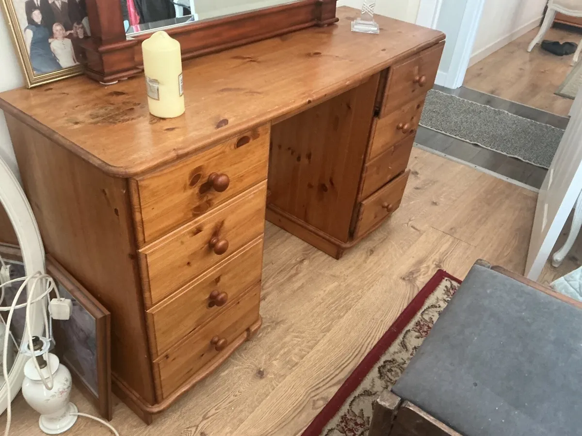 Pine dressing tables - Image 1