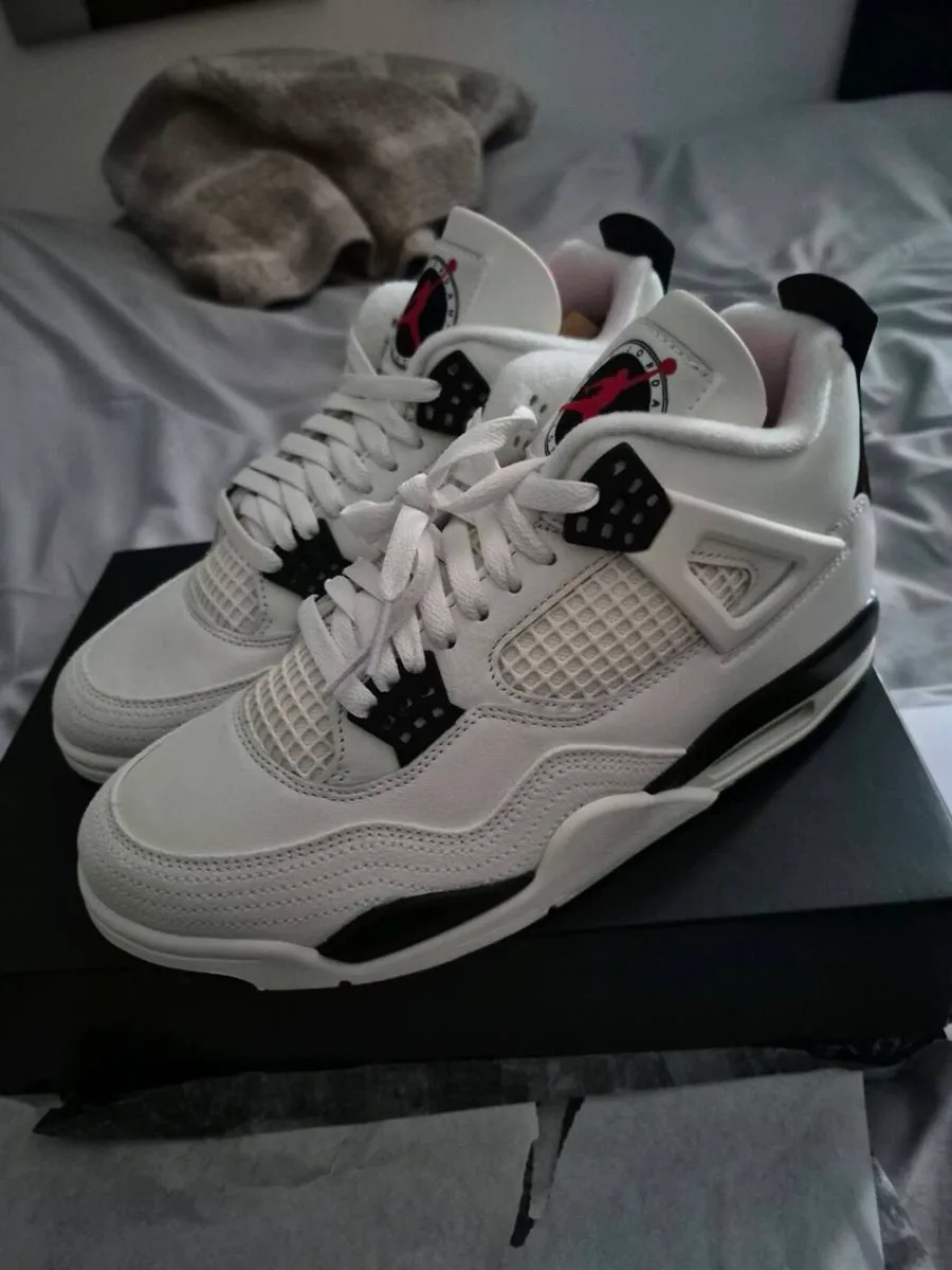 NIKE AIR JORDAN 4 RETRO - Image 2