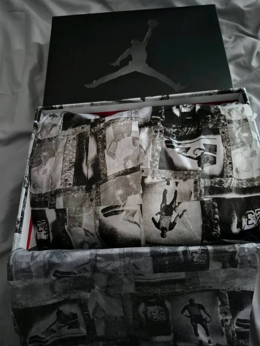 NIKE AIR JORDAN 4 RETRO - Image 3