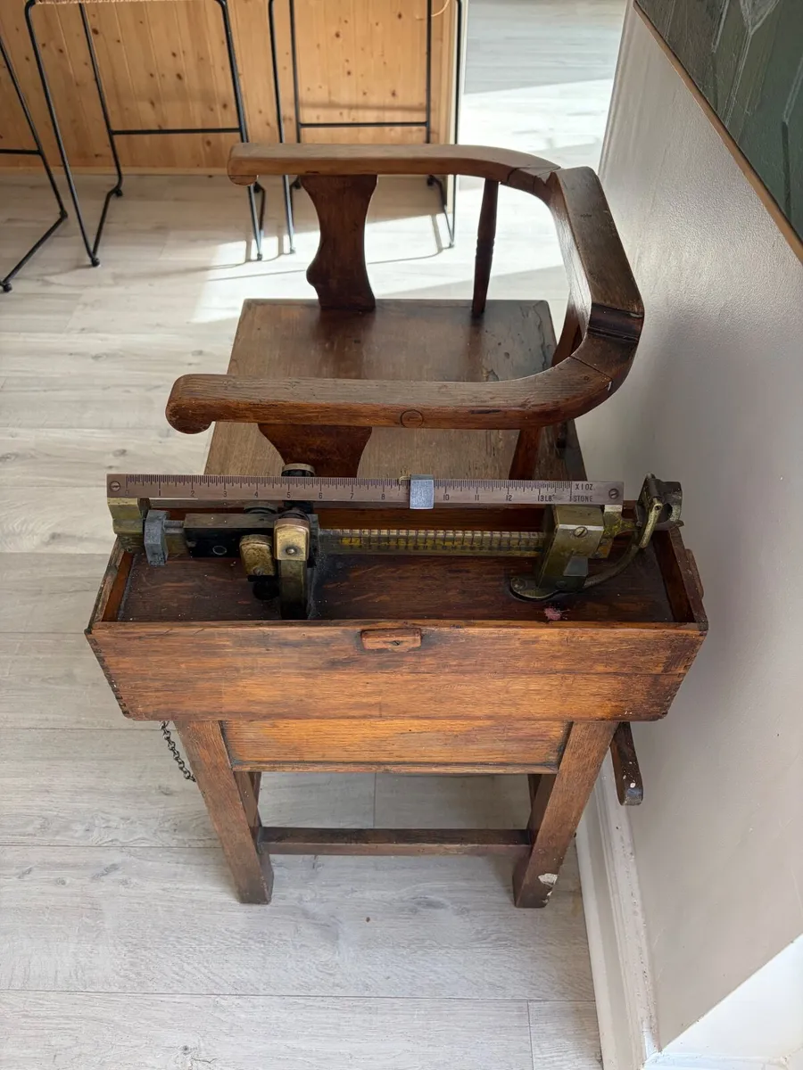Antique jockey scale - Image 2