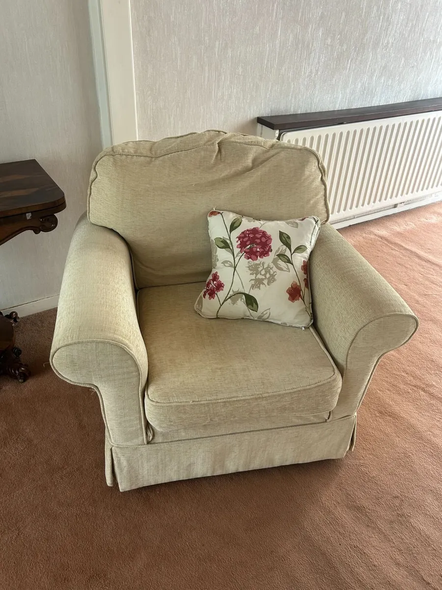 FREE Suite of Furniture - Image 2