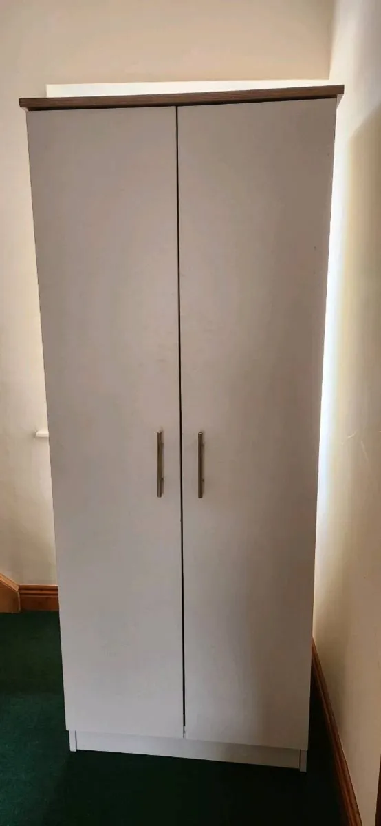 Single cream wardrobe - Image 1