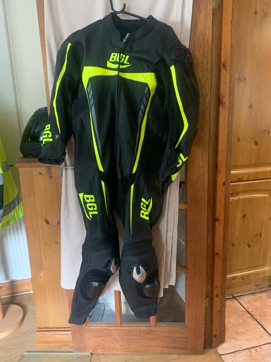 Bikergear.   Open free gift with every€100order. - Image 1