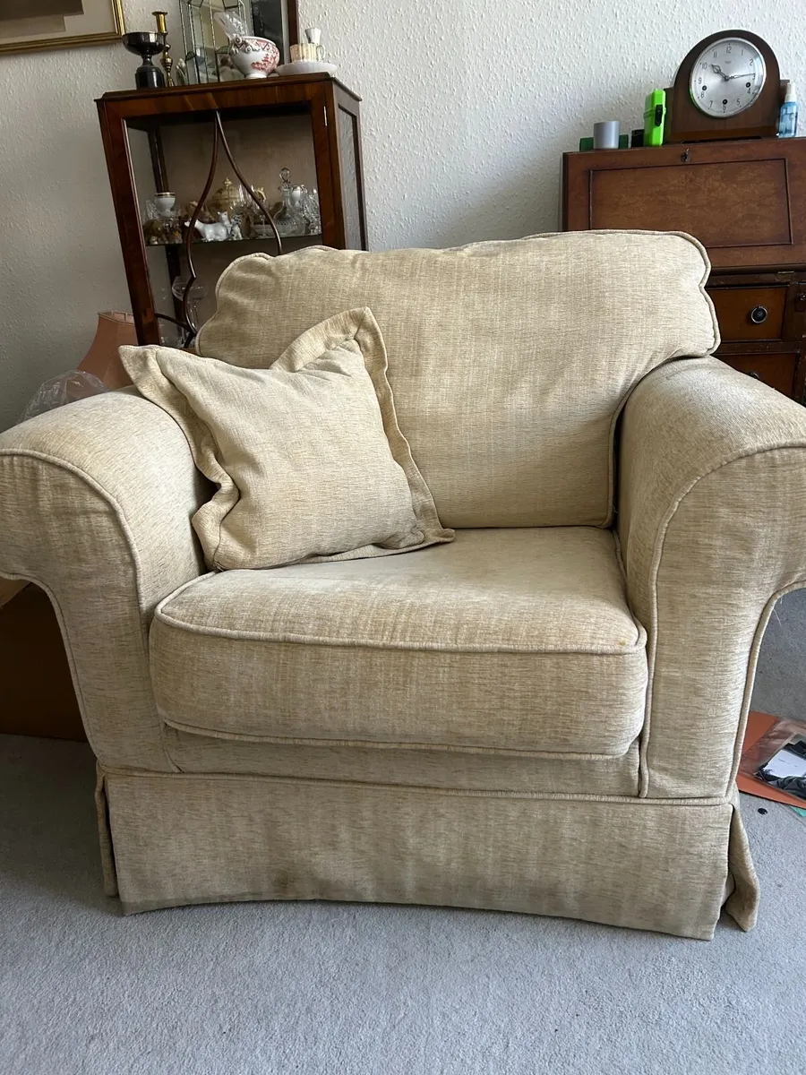 FREE Suite of Furniture - Image 3