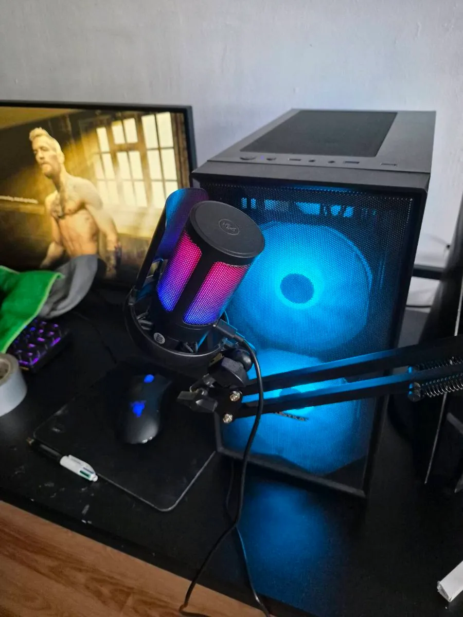 Gaming setup - Image 1