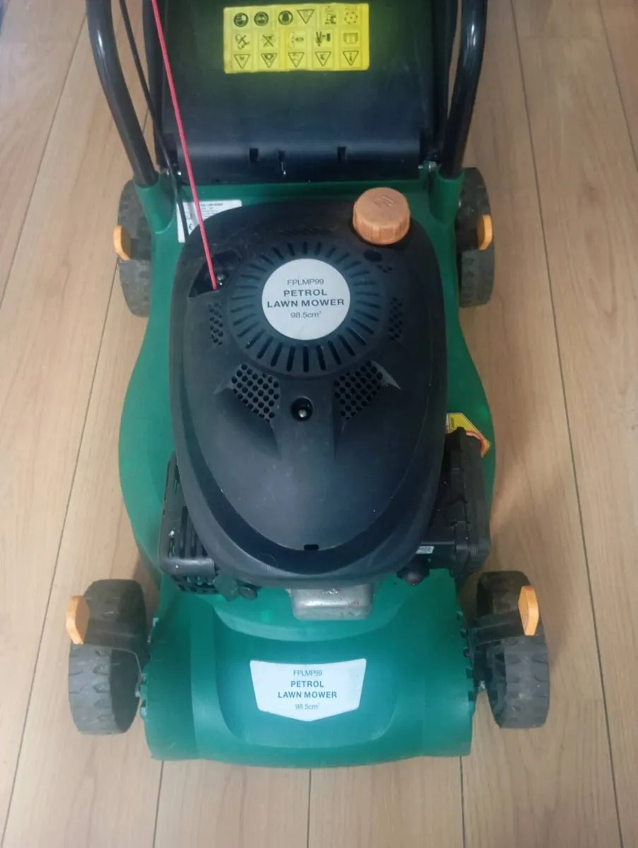 B&Q petrol lawnmower - Image 1