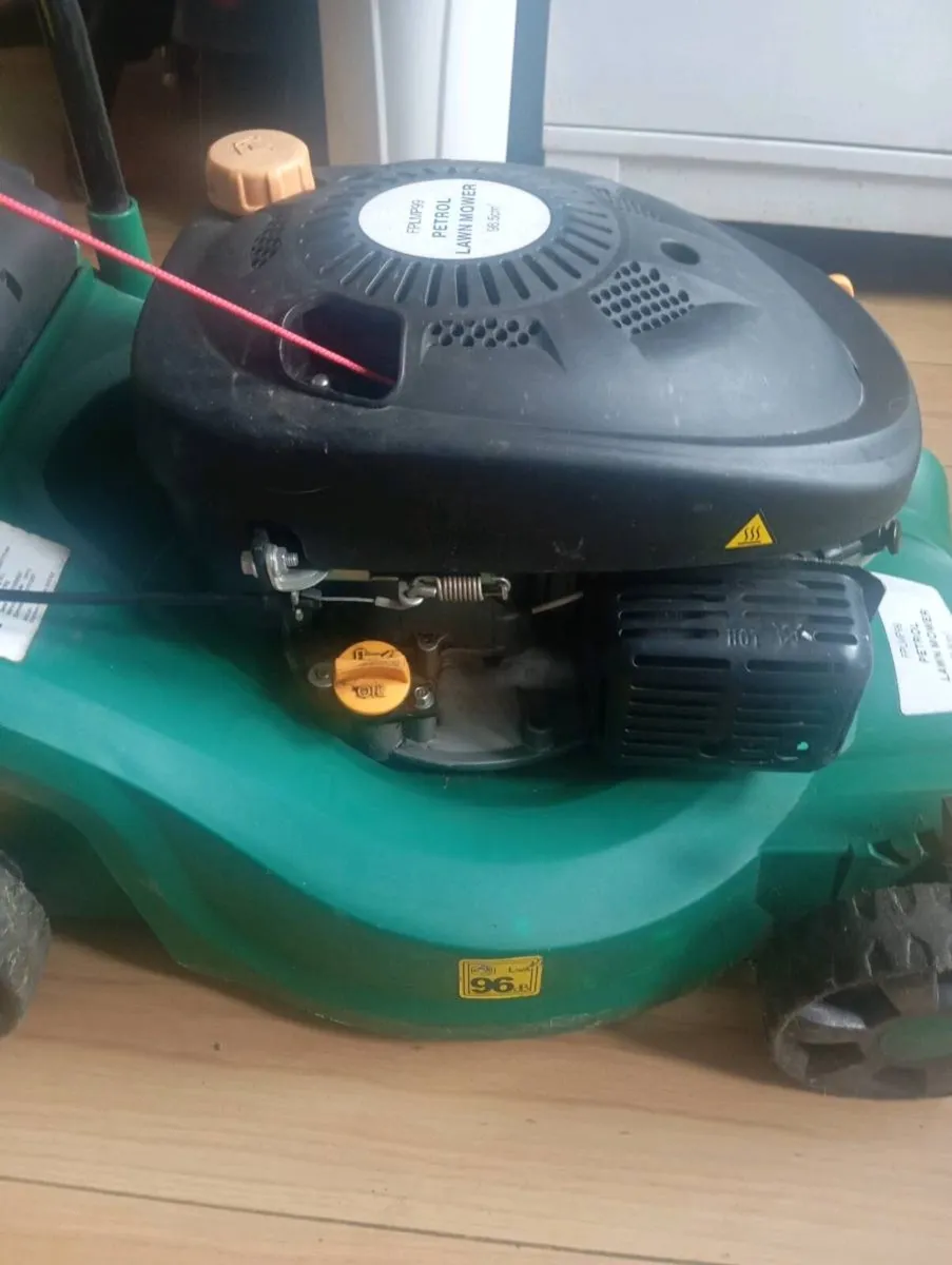 B&Q petrol lawnmower - Image 2