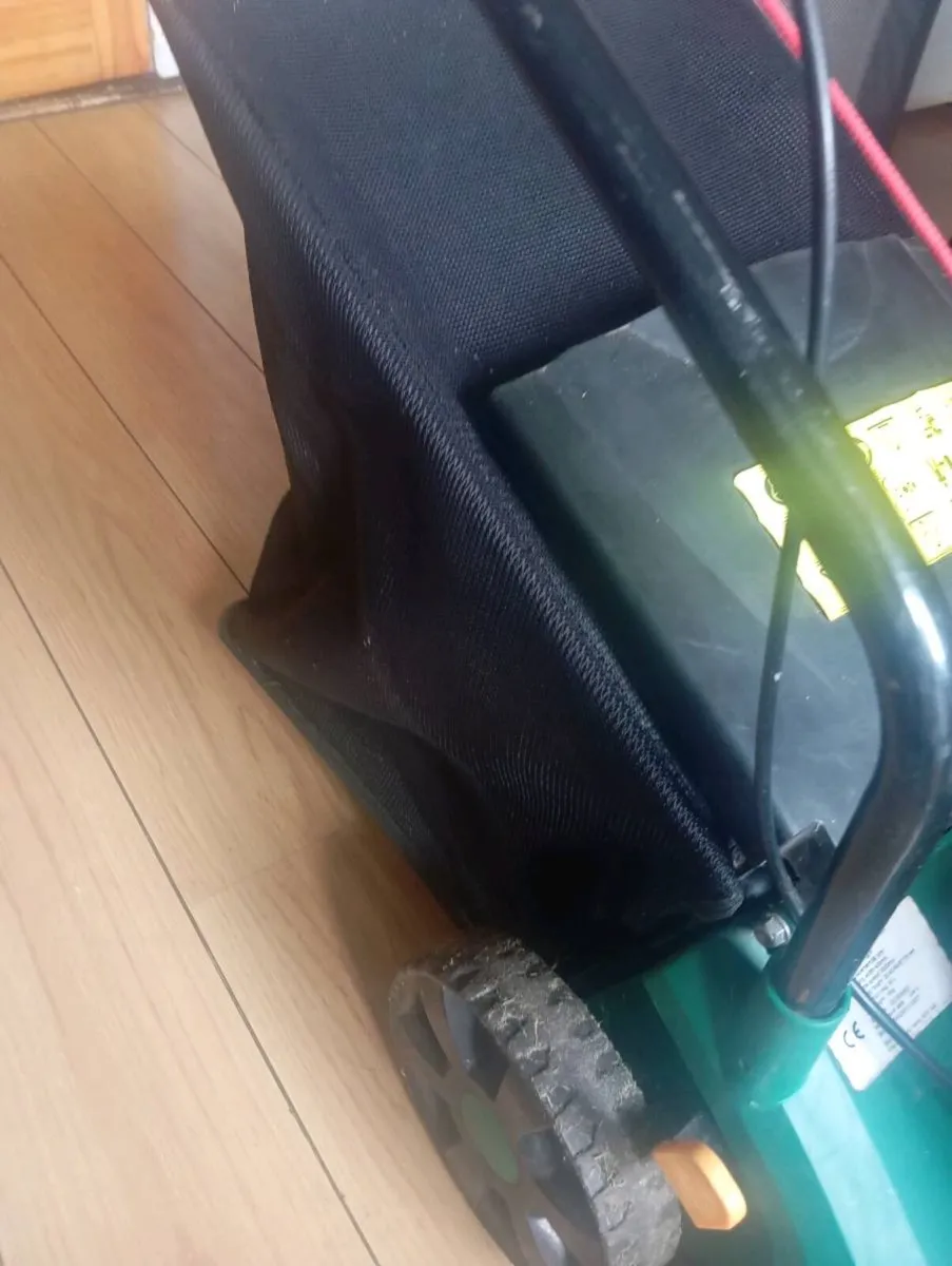 B&Q petrol lawnmower - Image 3