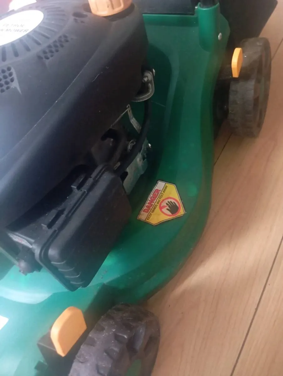 B&Q petrol lawnmower - Image 4