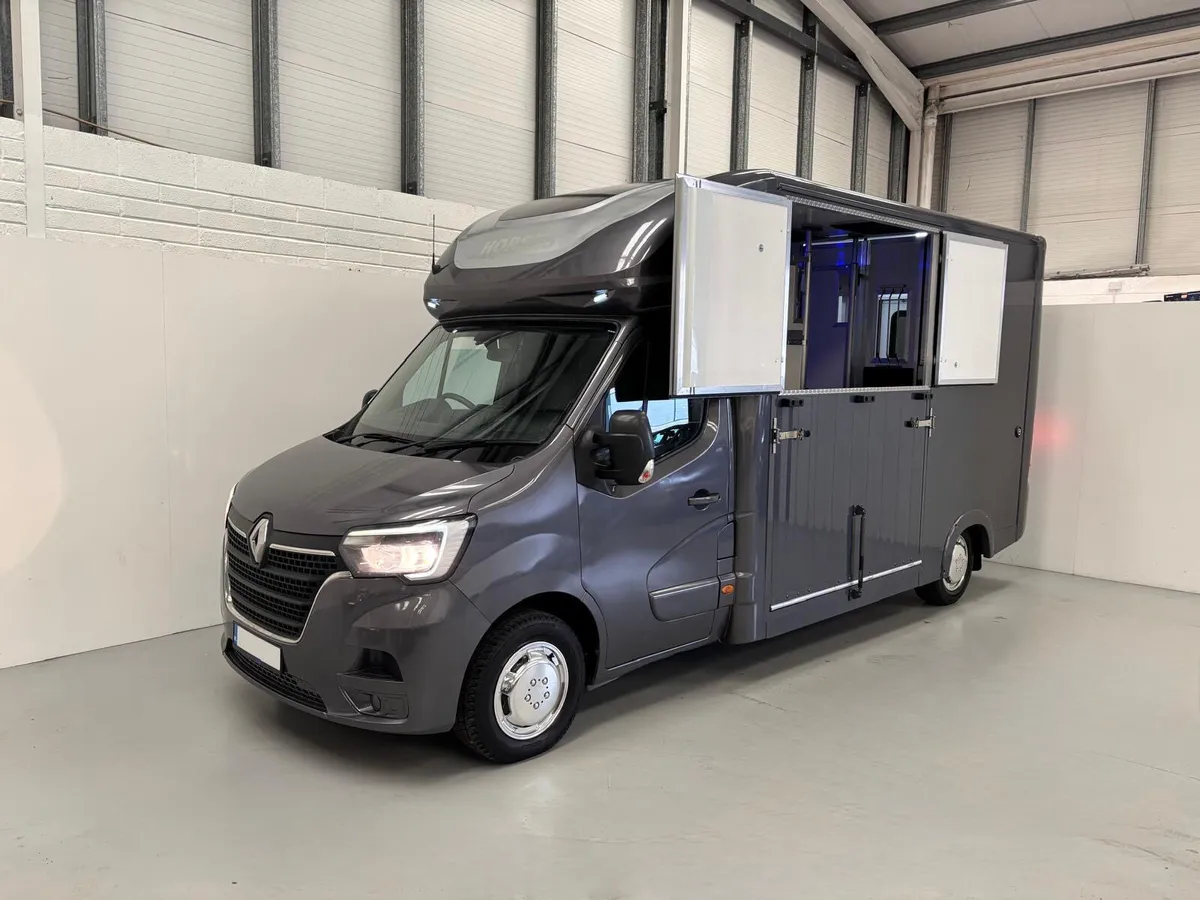 Renault Master 3.5T Horsebox - Image 3