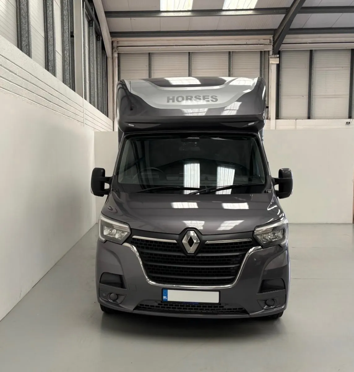Renault Master 3.5T Horsebox - Image 2