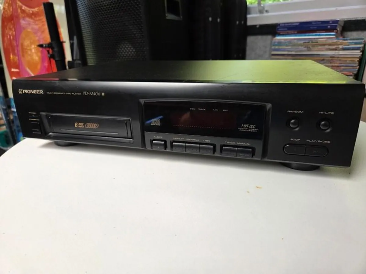 Vintage Multi-CD player for parts/repair - Image 1