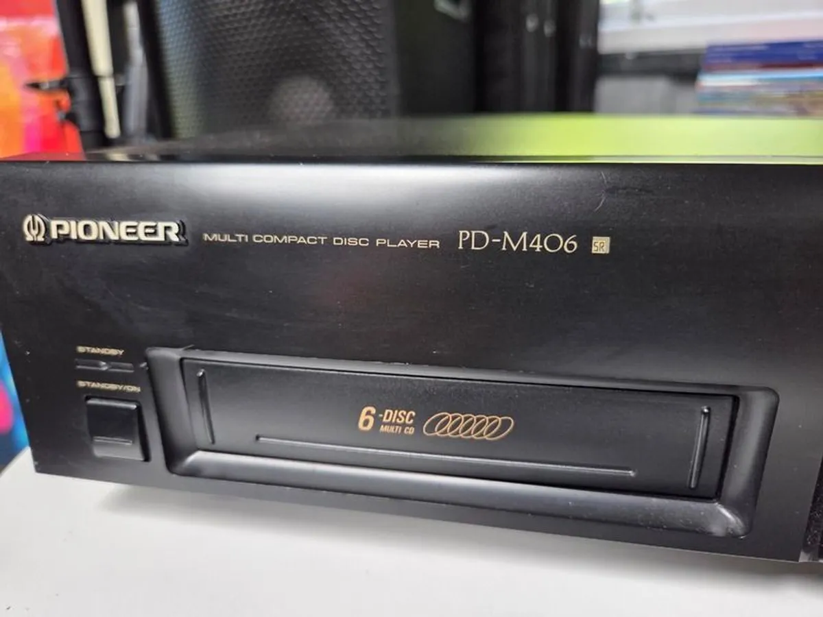 Vintage Multi-CD player for parts/repair - Image 2