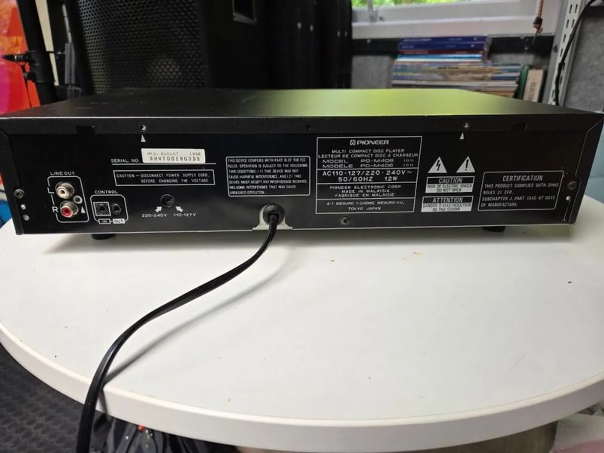 Vintage Multi-CD player for parts/repair - Image 3