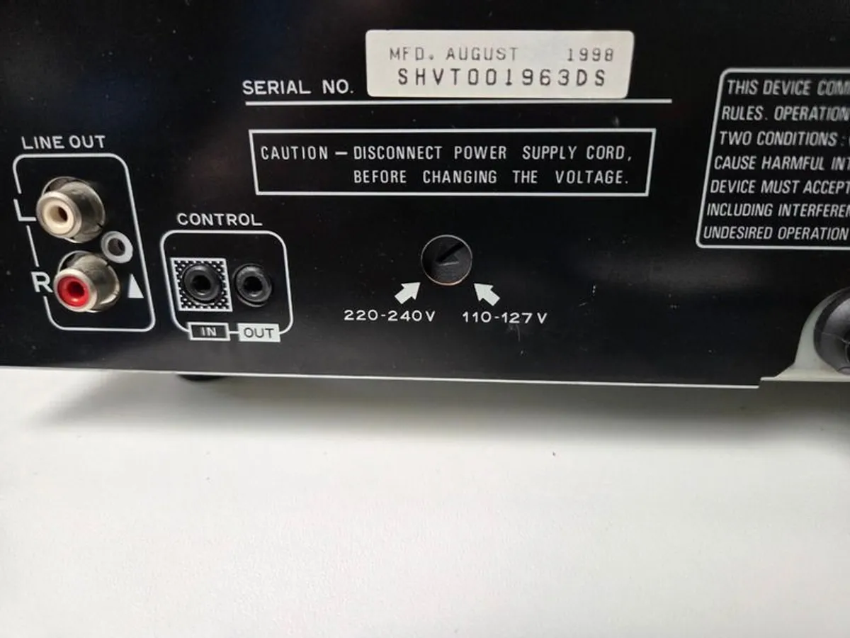 Vintage Multi-CD player for parts/repair - Image 4