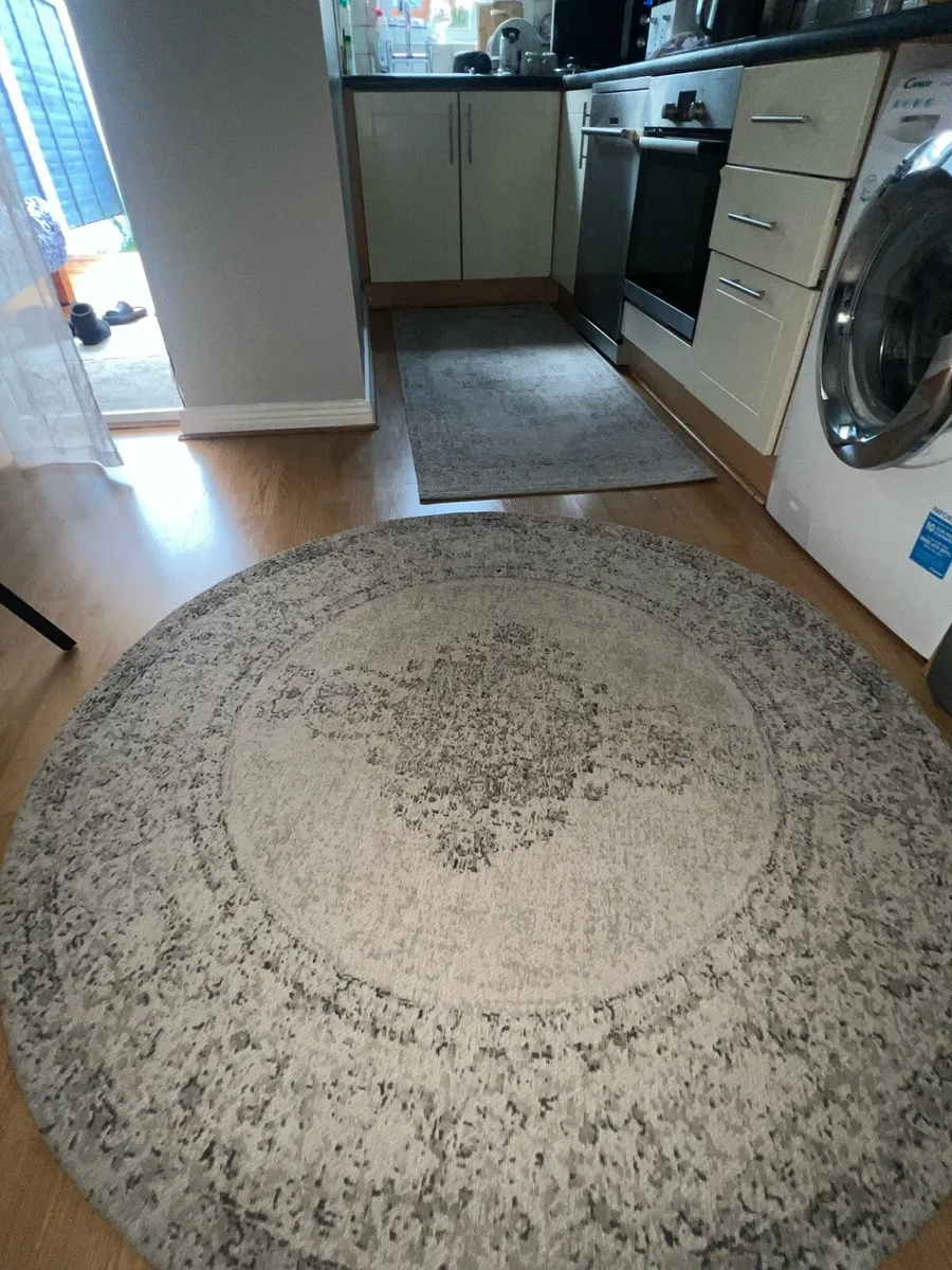 Rug and runner - Image 1
