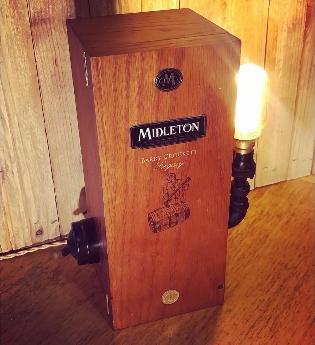 Whiskey box lamp. - Image 1
