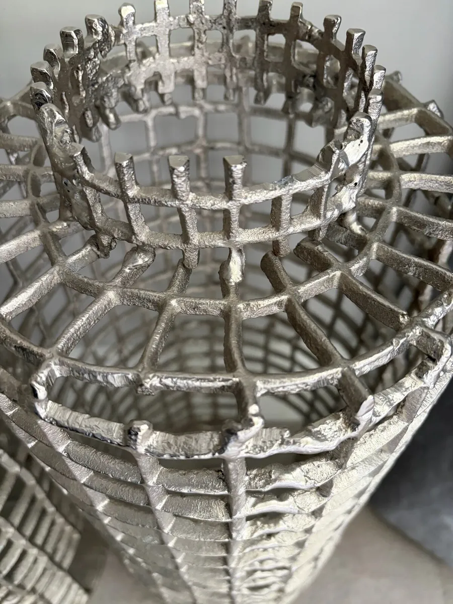 Large silver metal decor items - Image 3