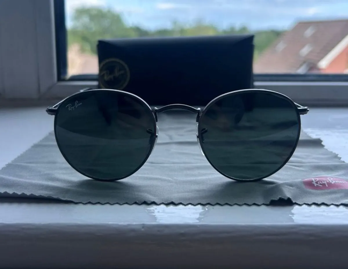 Ray-Ban Round Metal Sunglasses - New, Never Worn - Image 3