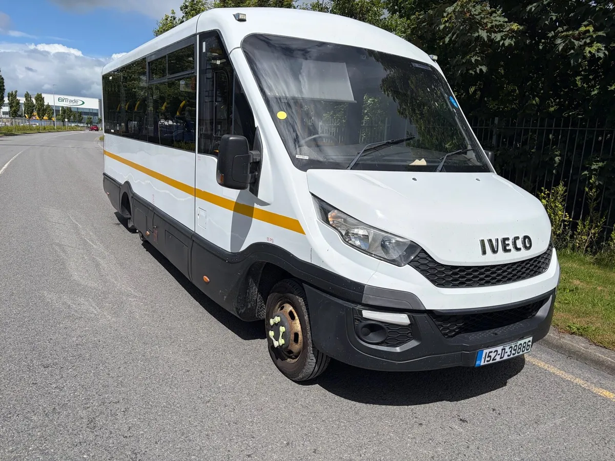 2015 iveco 24 seater bus 1 owner - Image 1