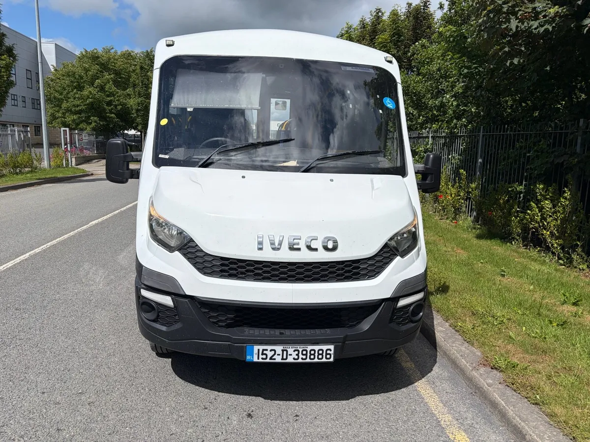 2015 iveco 24 seater bus 1 owner - Image 2