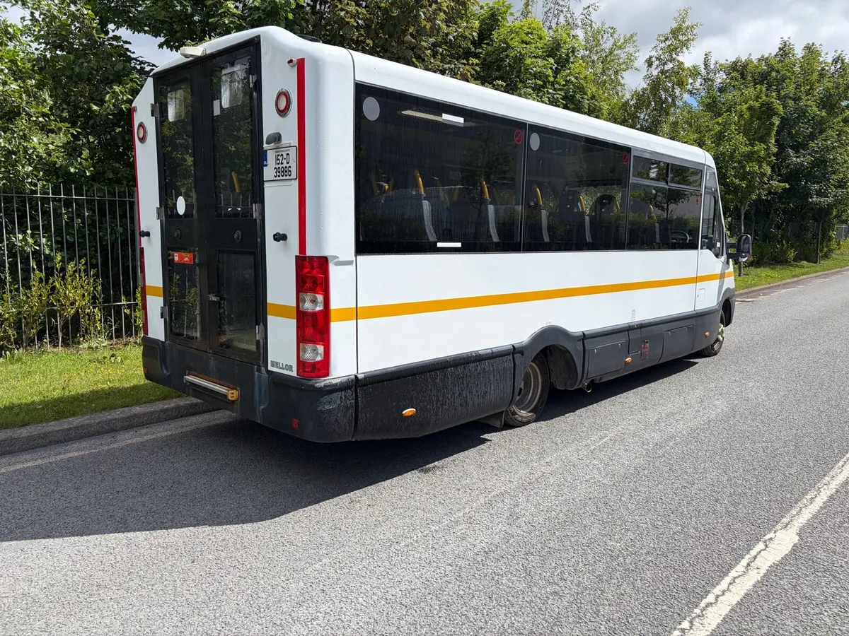 2015 iveco 24 seater bus 1 owner - Image 4
