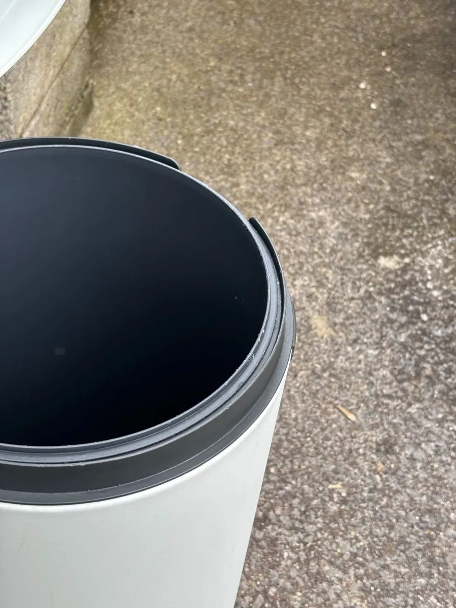 Brabantia 30L Bin - Image 2
