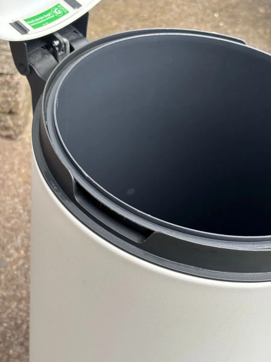 Brabantia 30L Bin - Image 4