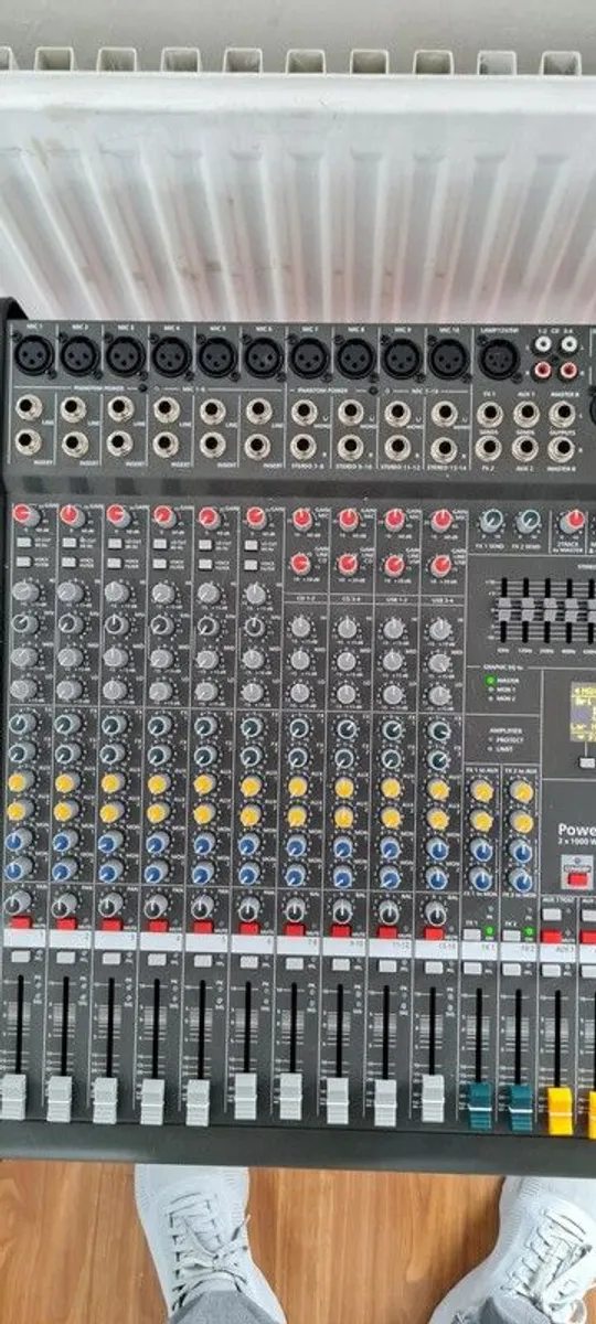 mixer desk - Image 1
