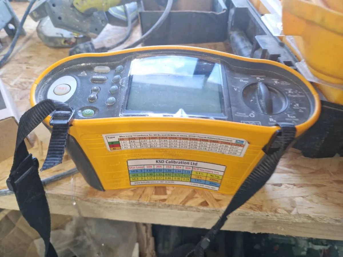 FLUKE MULTIFUNCTIONAL TESTER - Image 1