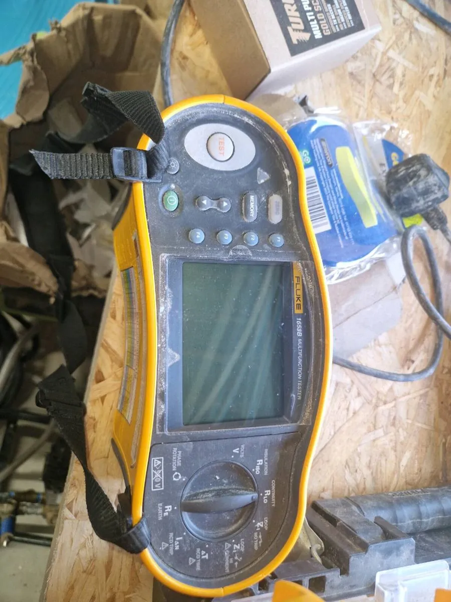 FLUKE MULTIFUNCTIONAL TESTER - Image 2