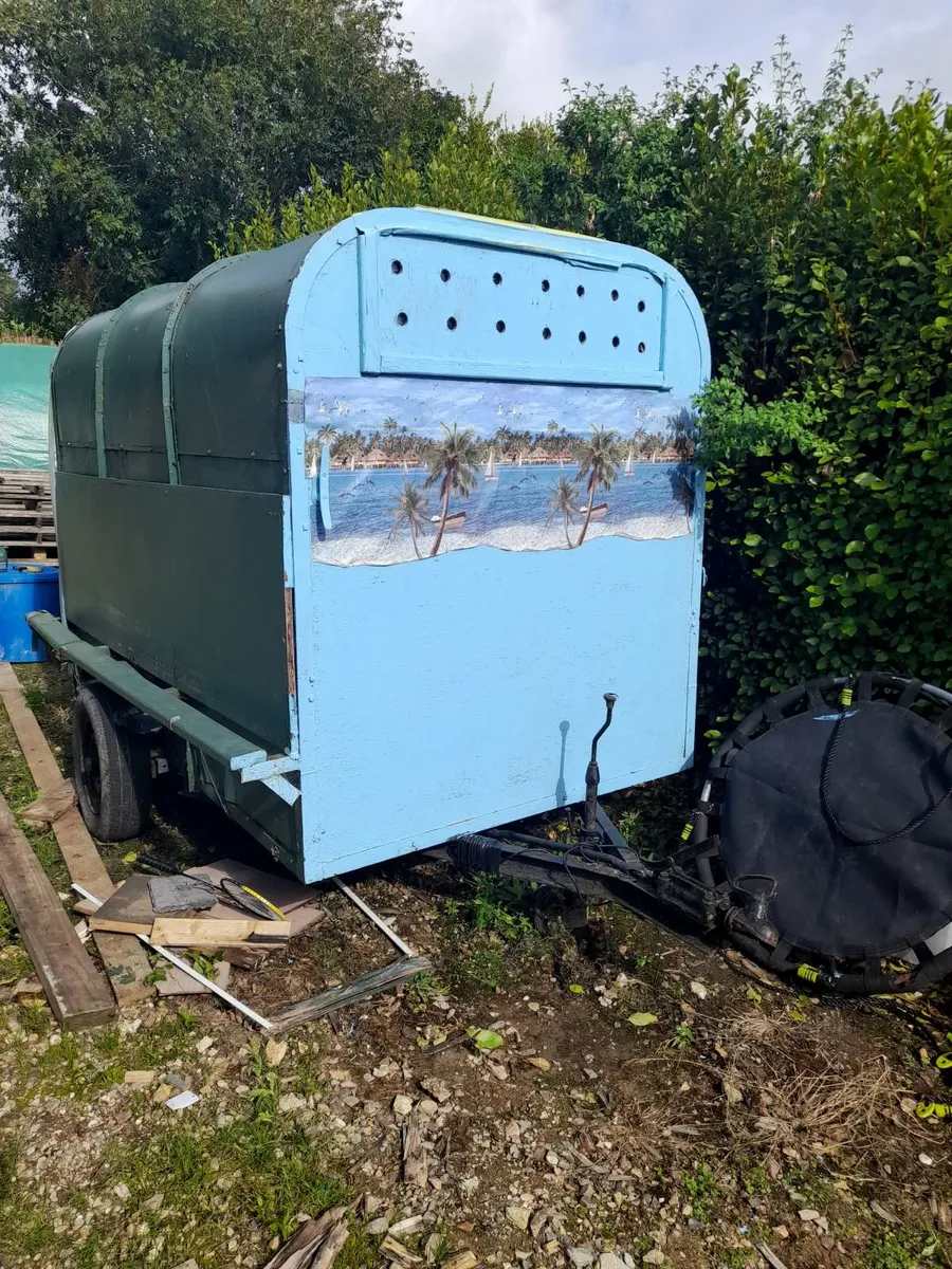 Trailer - Image 1