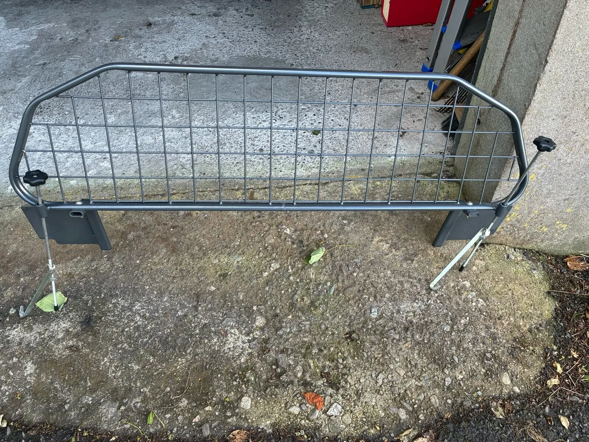Dog Guard VW Golf 2012 to 2020 - Image 2