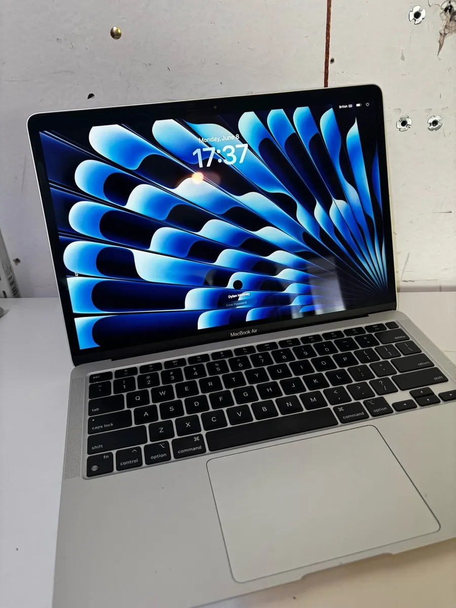 MacBook Air 2020 M1 Chip 8GB 13.3 Retina Display - Image 1