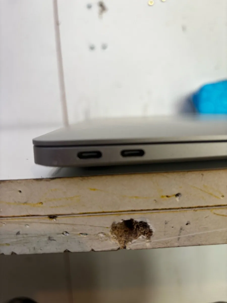 MacBook Air 2020 M1 Chip 8GB 13.3 Retina Display - Image 4