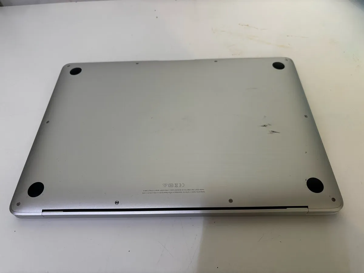 MacBook Air 2020 M1 Chip 8GB 13.3 Retina Display - Image 3