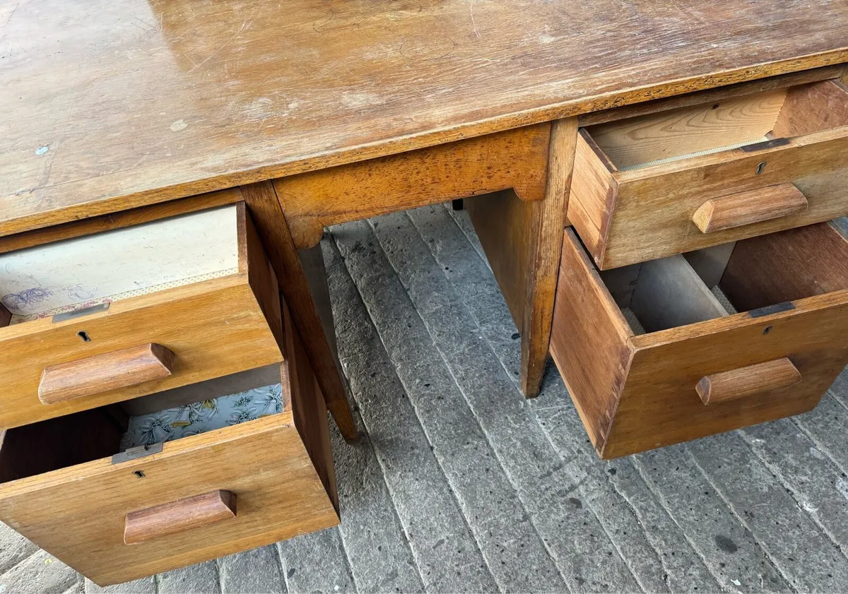 Desk - Image 4