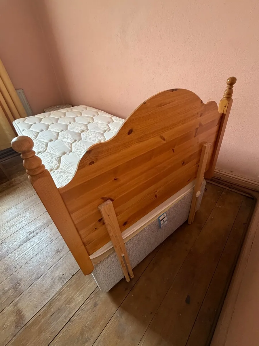 Bed and mattress - Image 2
