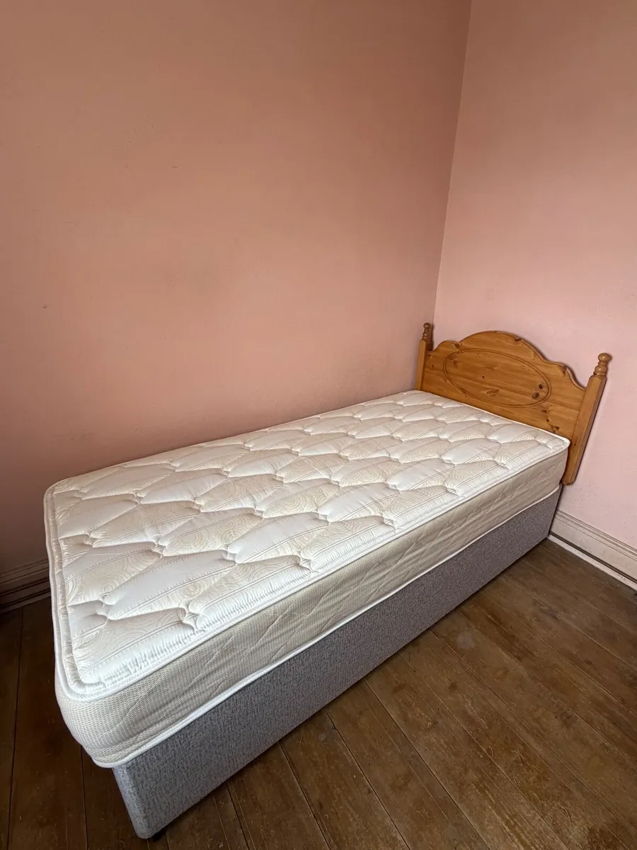 Bed and mattress - Image 3